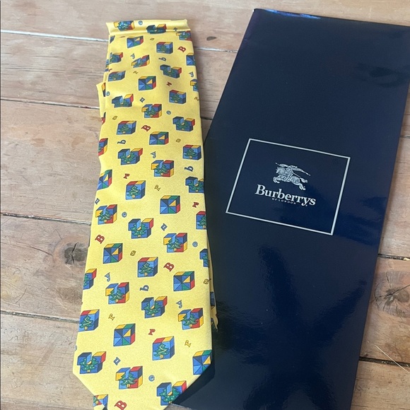Burberry Vibrant Yellow Geometric Men's Tie - Picture 1 of 3